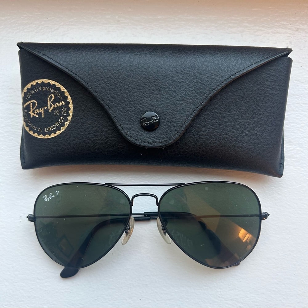 Ray-Ban iconic Black Aviator Sunglasses with Case